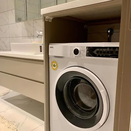 Apartment رفاهية بمنطقة حيوية *
